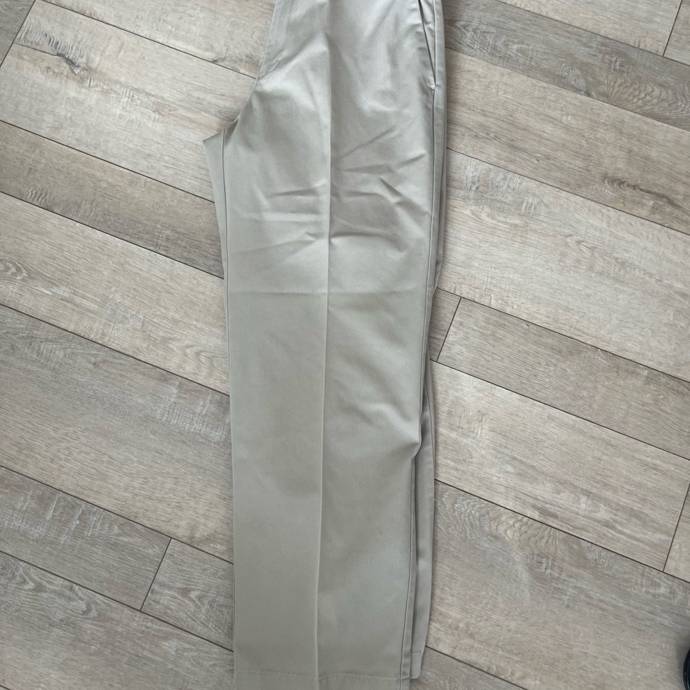 Haggar Men's Light Beige Chinos